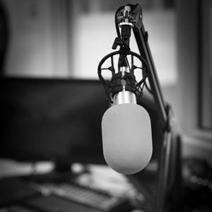 Podcast microphone photo