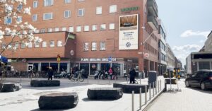How Volkswagen Conquered Rival EV Drivers with Precision DOOH